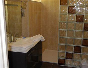 Val & Hotel 3*